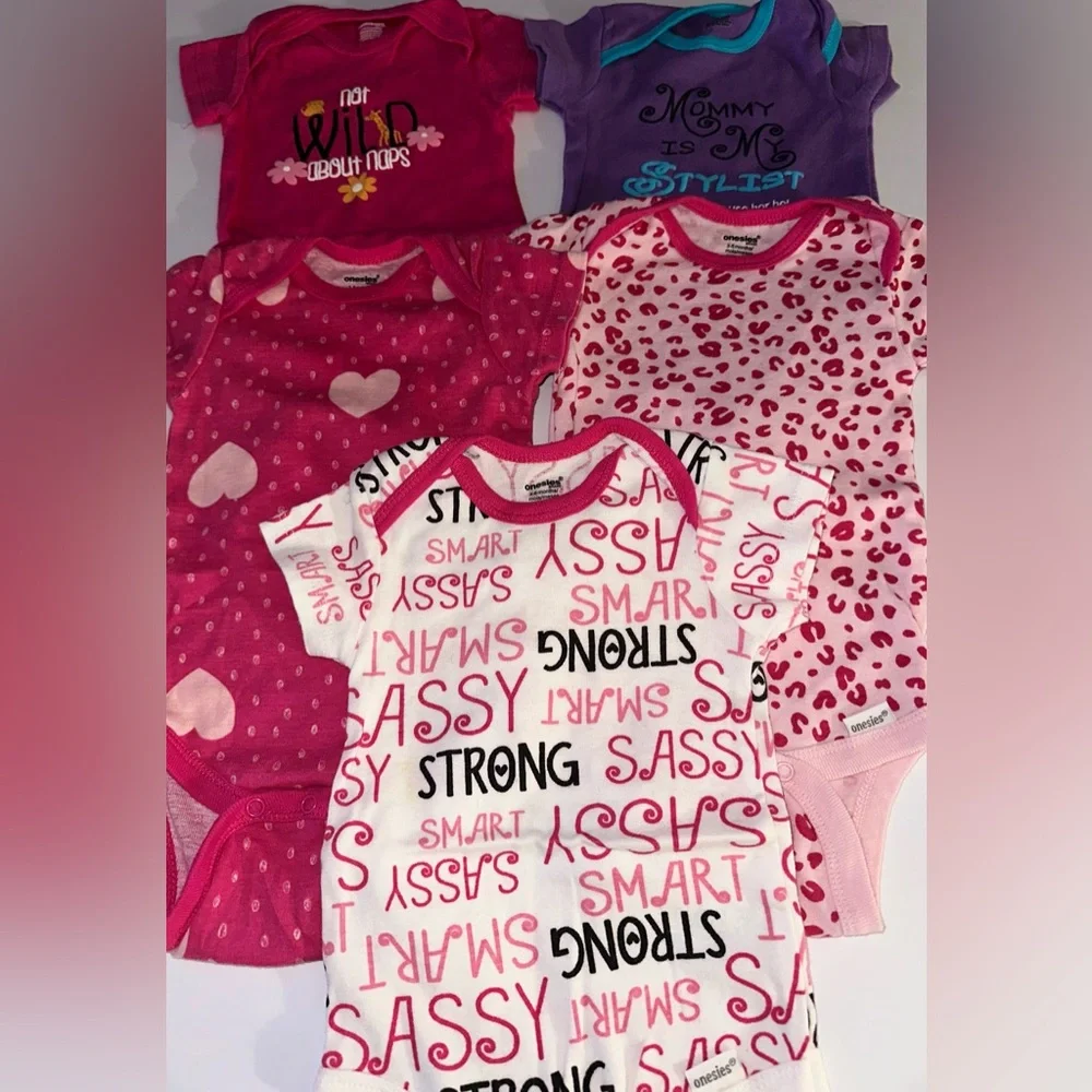 5‎ Piece Gerber Onesie Brand Baby Girl Bodysuits Size 3-6mo
